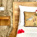 Lions Luxury Villa Zanzibar - Private Cook&Pool - Beach Front