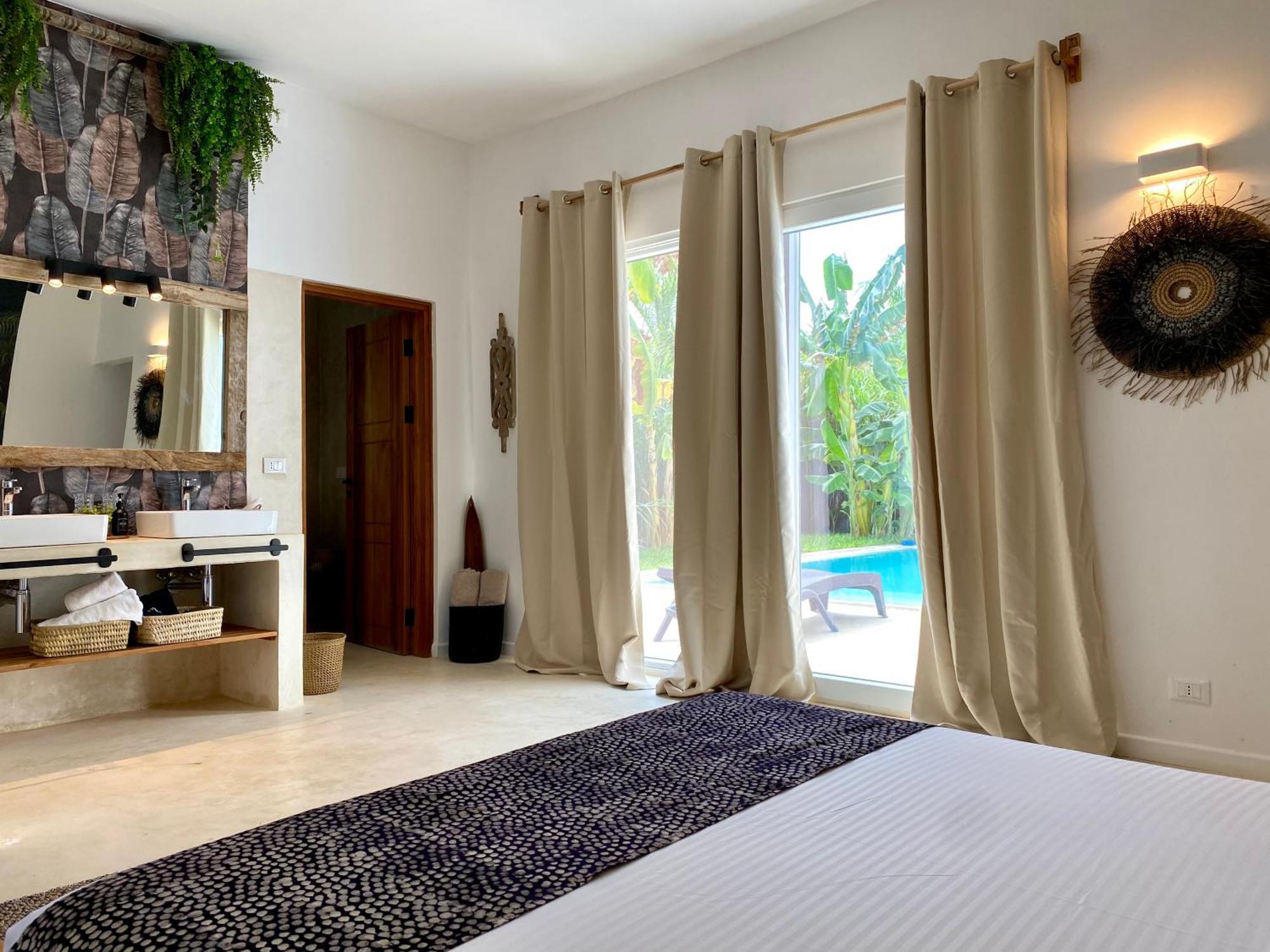 Villa Luxury Lions Zanzibar - With Private Cook&infinity Pools *