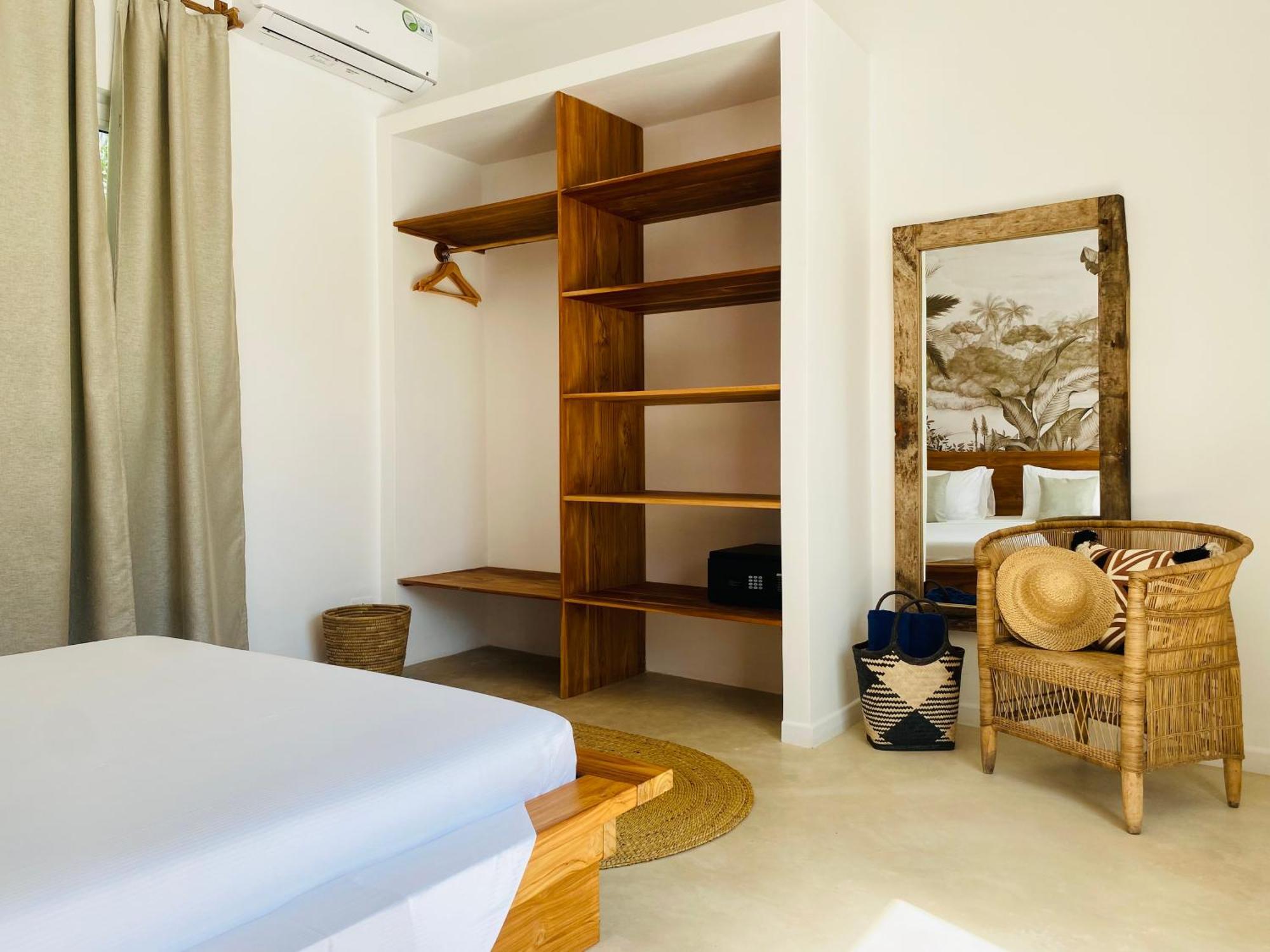 Villa Luxury Lions Zanzibar - With Private Cook&infinity Pools *